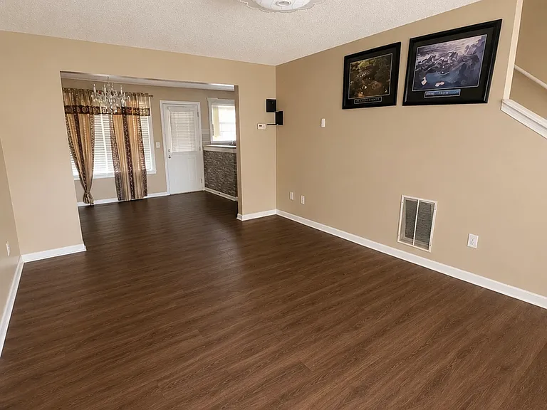 44 Middleton Ct — Photo 2