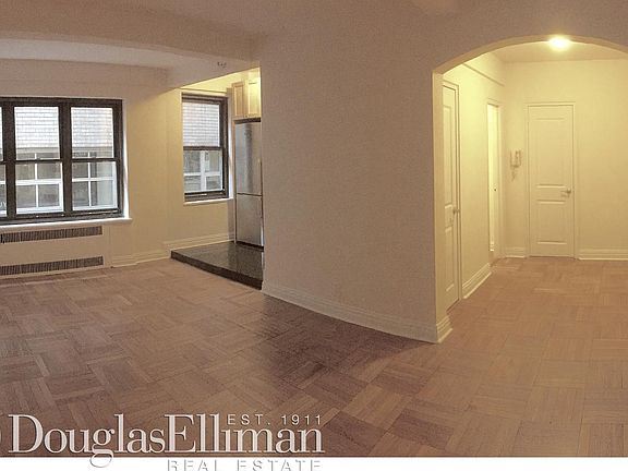 3rd image of 141 E 56th St APT 4B