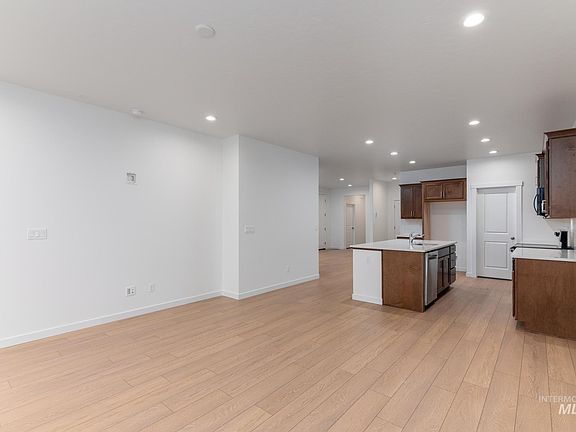 4th image of 2701 N Morehouse Ave