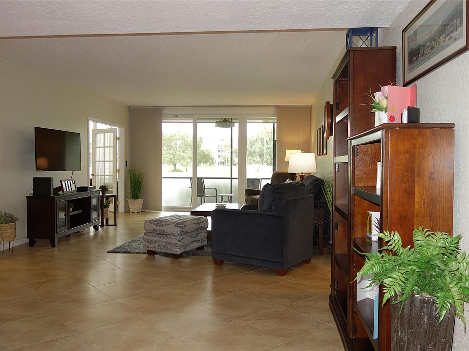 1st image of 565 Oaks Lane #104