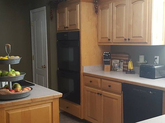 5th image of 2622 Thomas St