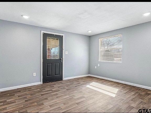 4th image of 2209 Luther St