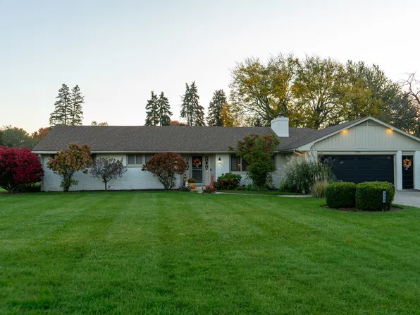 710 Cloverlane Dr, Sycamore, IL 60178