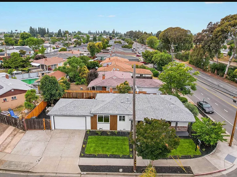 7 Newhall St — Photo 40