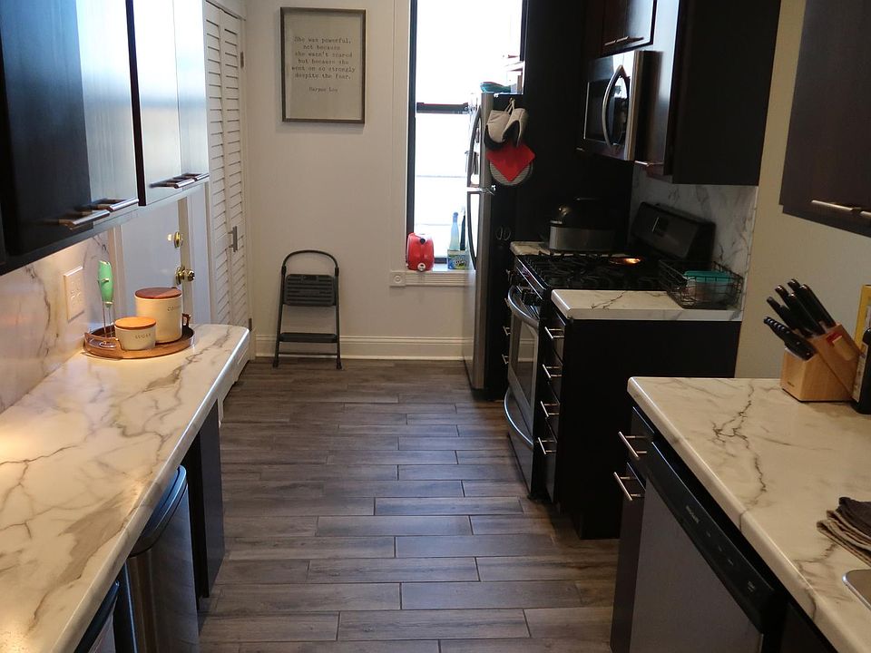 1st image of 1547 W Blackhawk St APT 2B