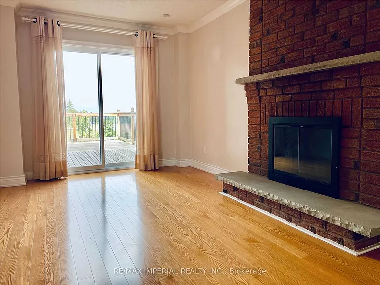 5295 Thornwood Dr #UPPER — Photo 7