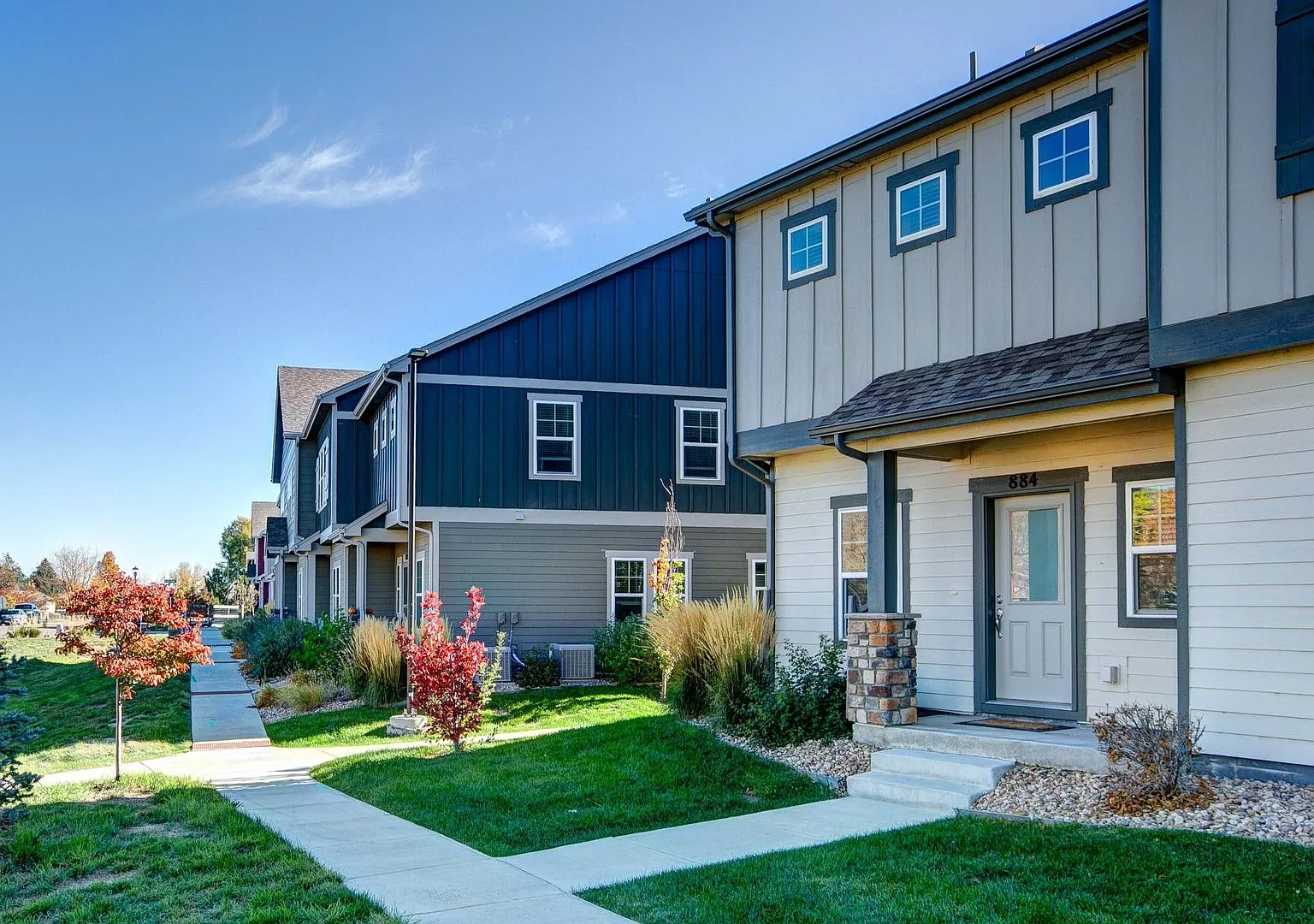 End-Unit Berthoud Townhome with Attached Garage — Photo 1