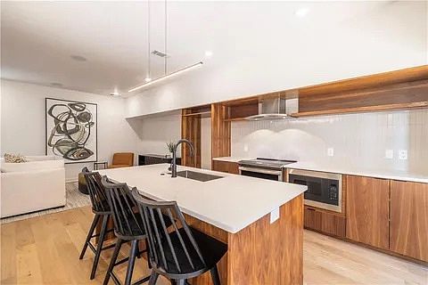 4th image of 406 SE Mulberry Ct #406