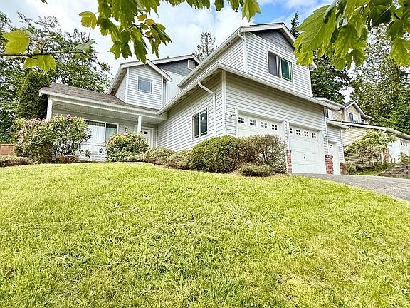 2nd image of 3227 NE Chaudie Ct