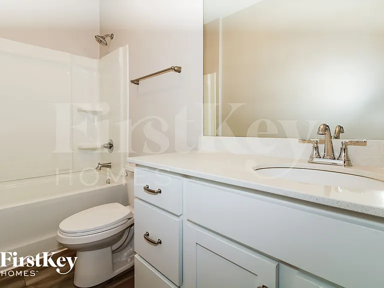305 Avalon Way — Photo 16