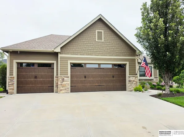 9640 Keystone Dr, Lincoln, NE 68516
