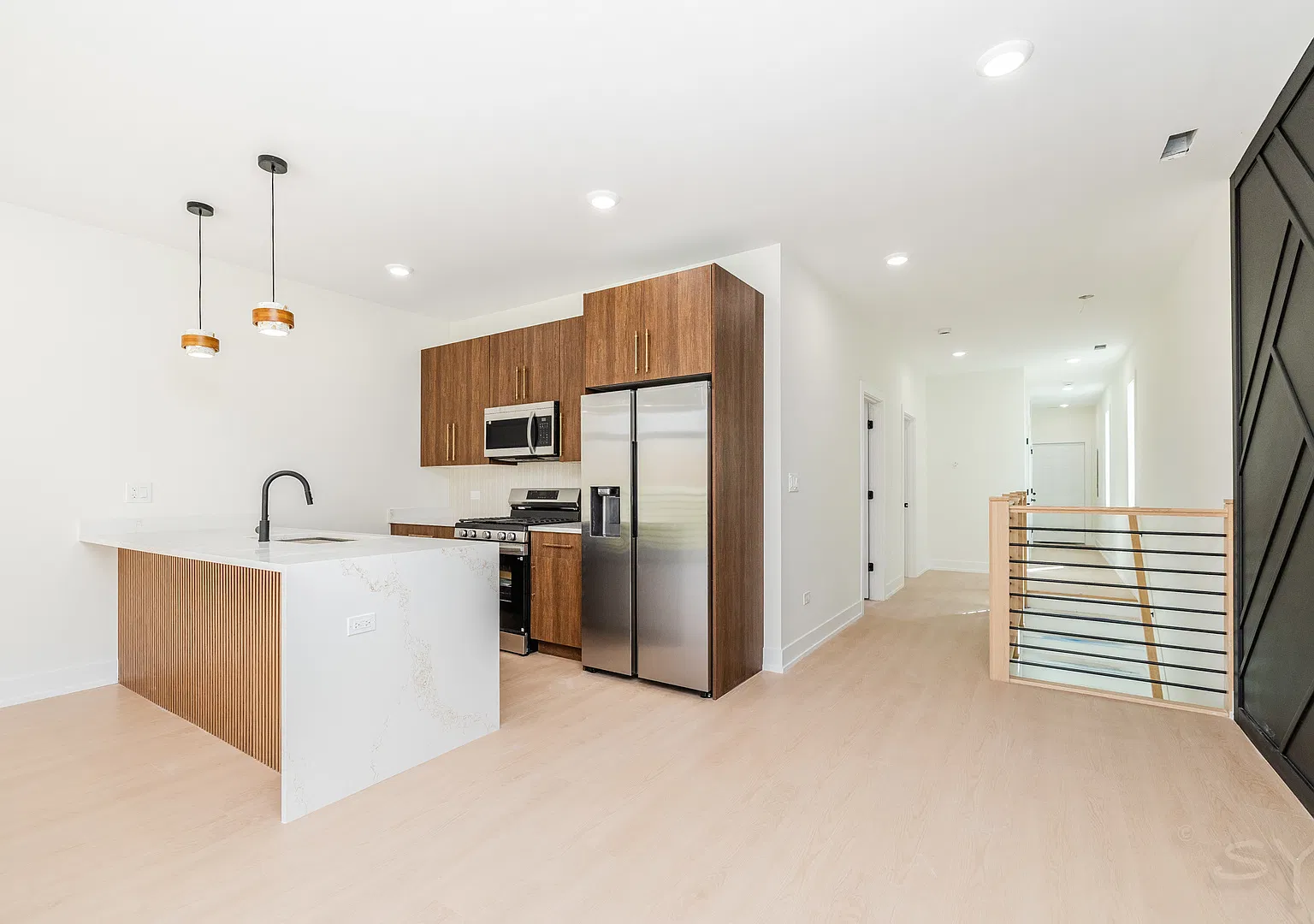 3 bed, 1300 sqft, $2,600 — Photo 2