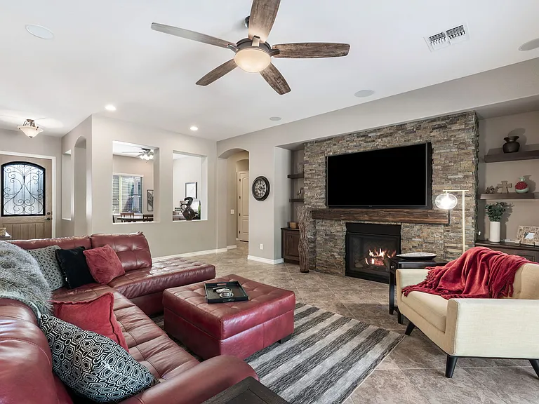 20416 E Raven Dr — Photo 2