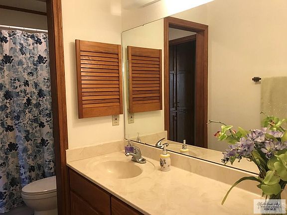 4th image of 1000 Camelot Dr APT 6227