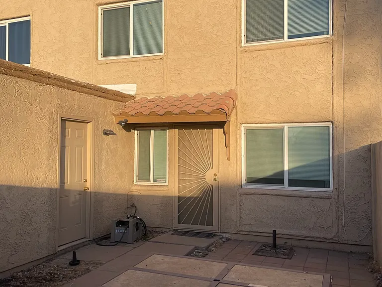 4609 E Pueblo Ave — Photo 2