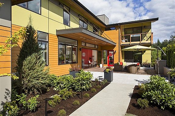 2nd image of 642 17th Ave W