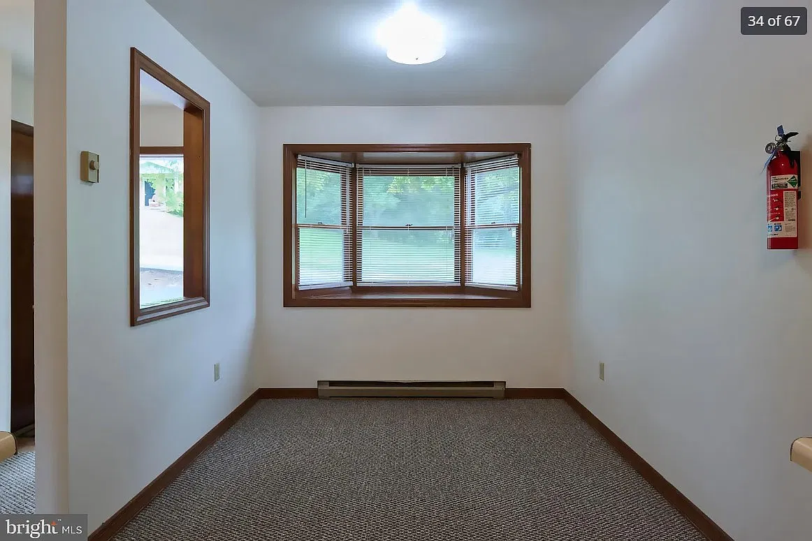 3 bed, 1.5 bath, 2400 sqft, $2,550 — Photo 3