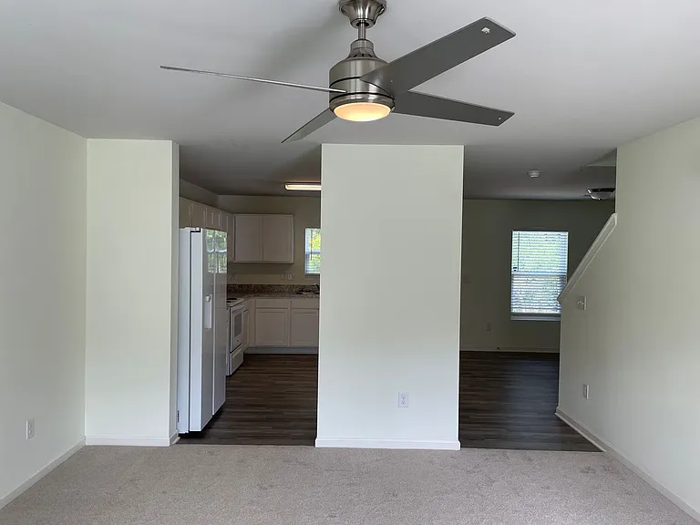 75 Shamrock Dr W — Photo 5