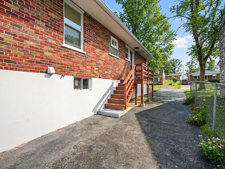 9011 Gedde Ave — Photo 30