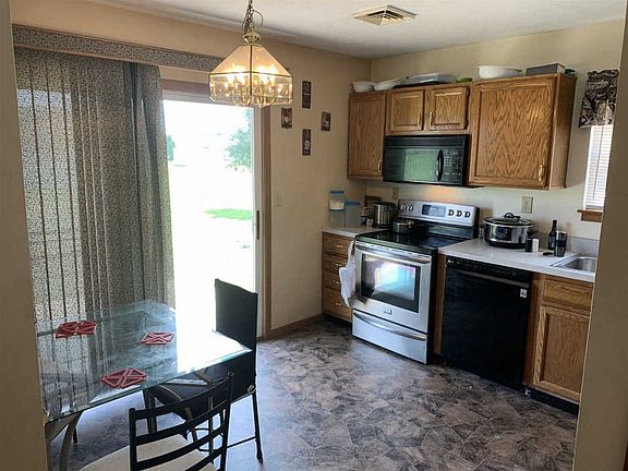 5th image of 1031 Hornbeam Cir E