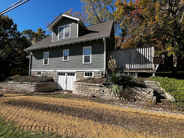213 E Cottage Grove Ave — Photo 12