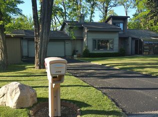 2306 Fairview Ave, Fox River Grove, IL 60021