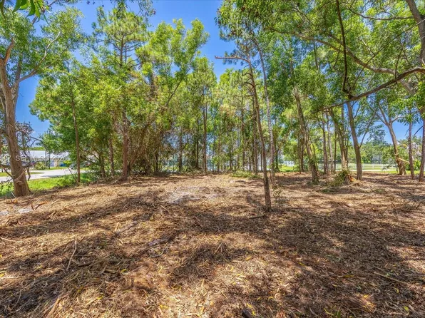 2801 SE Leigh Ave, Port Saint Lucie, FL 34952