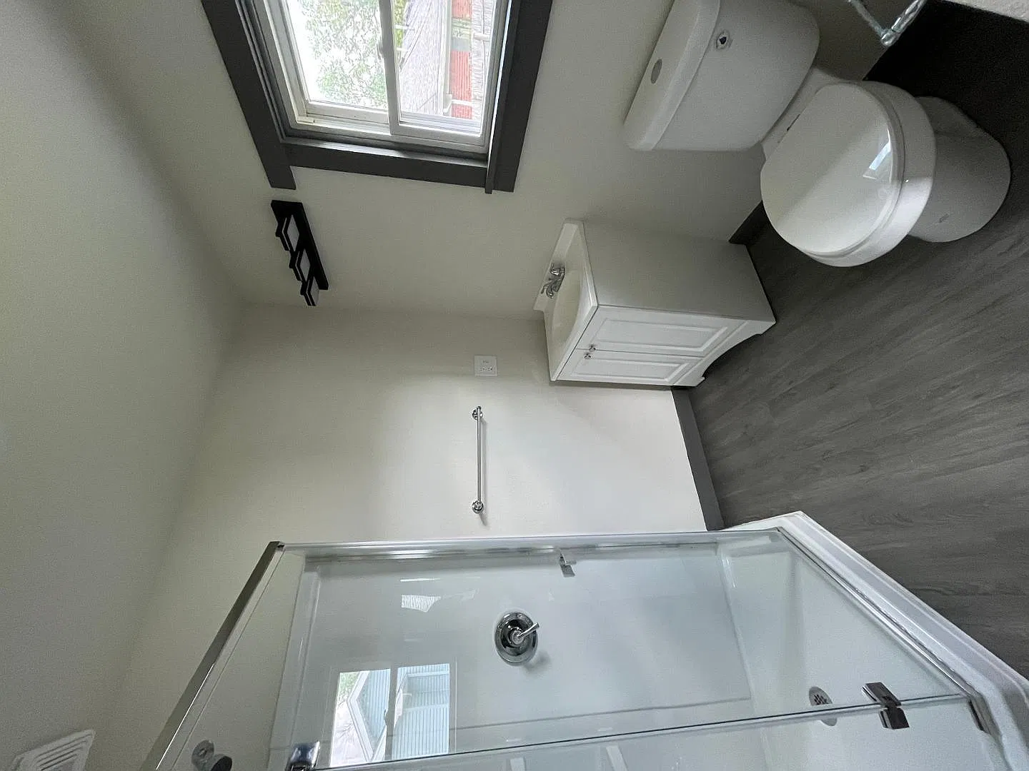 2 bed, 2.0 bath, 7500 sqft, $1,300 — Photo 3