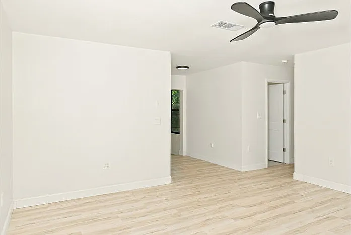 3 bed, 2.0 bath, 1261 sqft, $2,400 — Photo 3