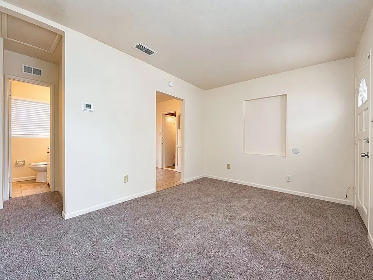 404 Normandy St — Photo 3