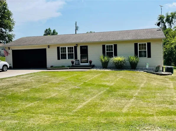 32423 Fern Cir, Brighton, IL 62012