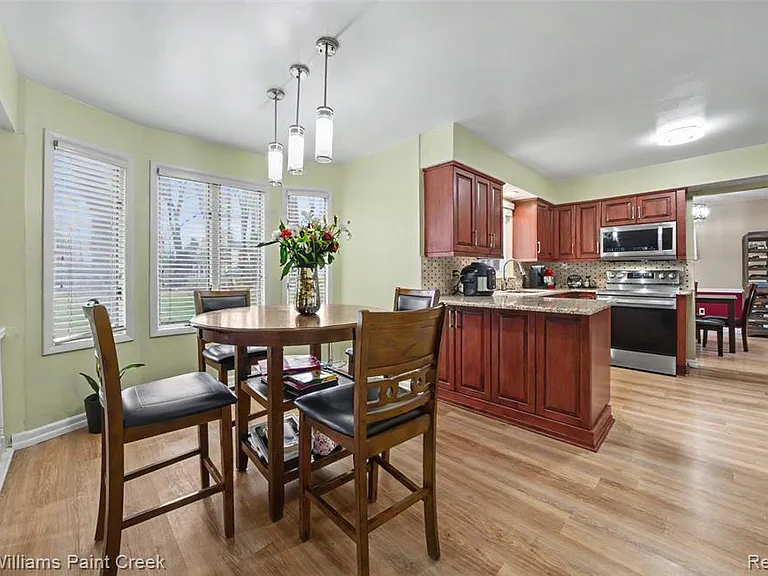 709 Denham Ln — Photo 11