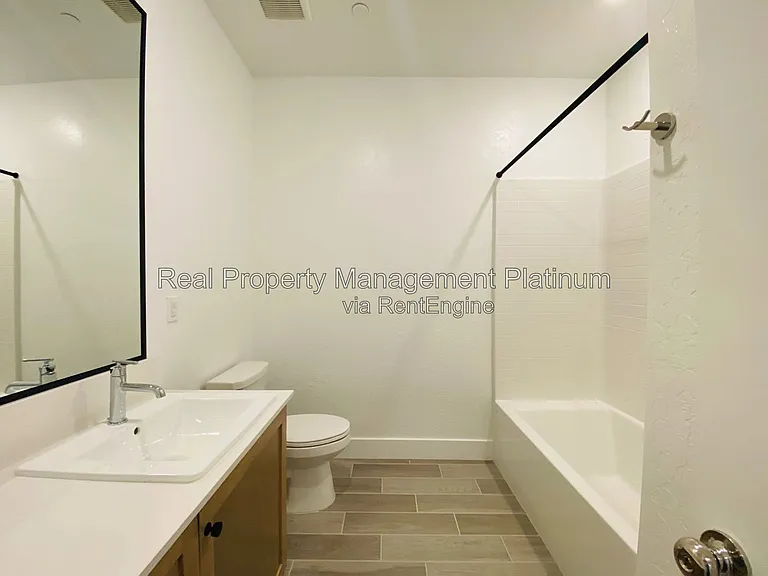 2752 E Tamarind Dr — Photo 32