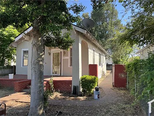 1724 Jenkins St — Photo 1