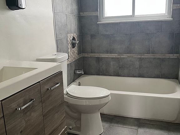 4th image of 1579 Meredith Dr Unit 8