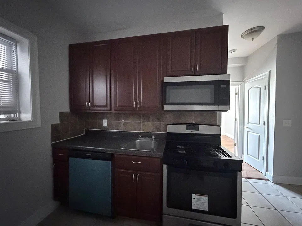 134 Corbin Ave #14E