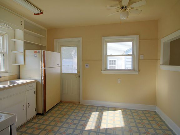 5th image of 1004 Portland St