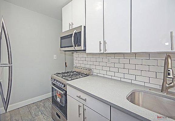 3rd image of 127 E 102nd St #21A