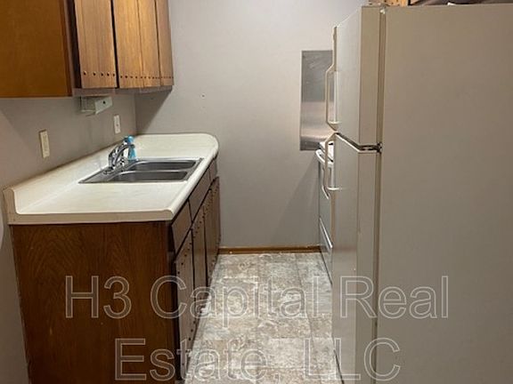 4th image of 80 Phillips Dr APT E