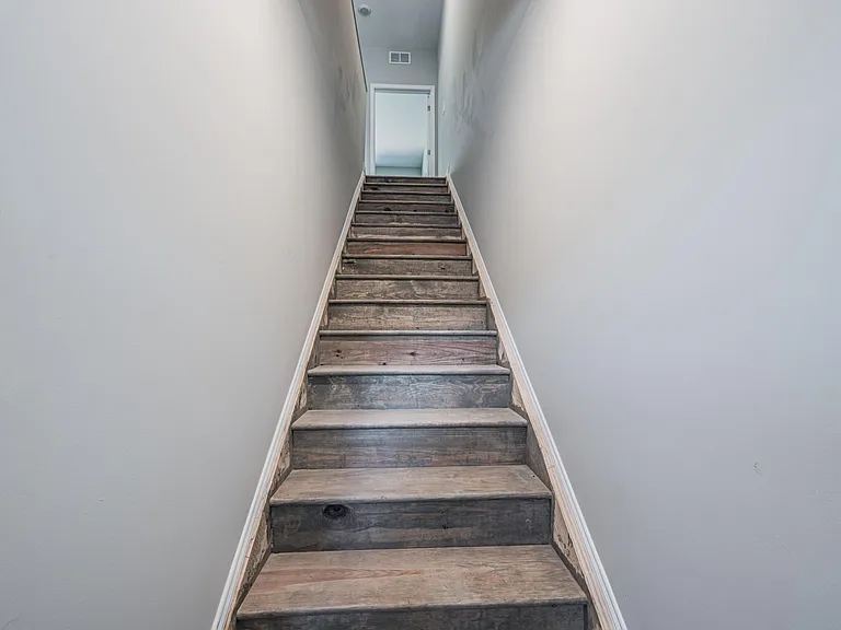 1011 Campbell Ln — Photo 17