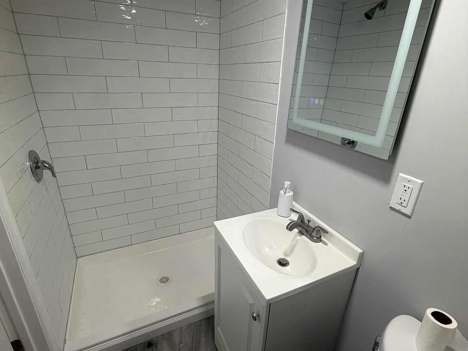 1 bed, 1000 sqft, $1,750 — Photo 3