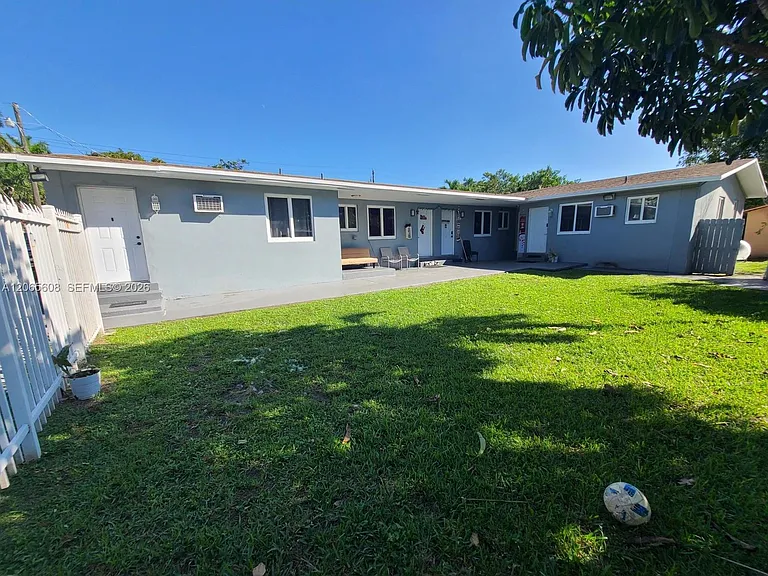 1864 NW 28th St #2 — Photo 3