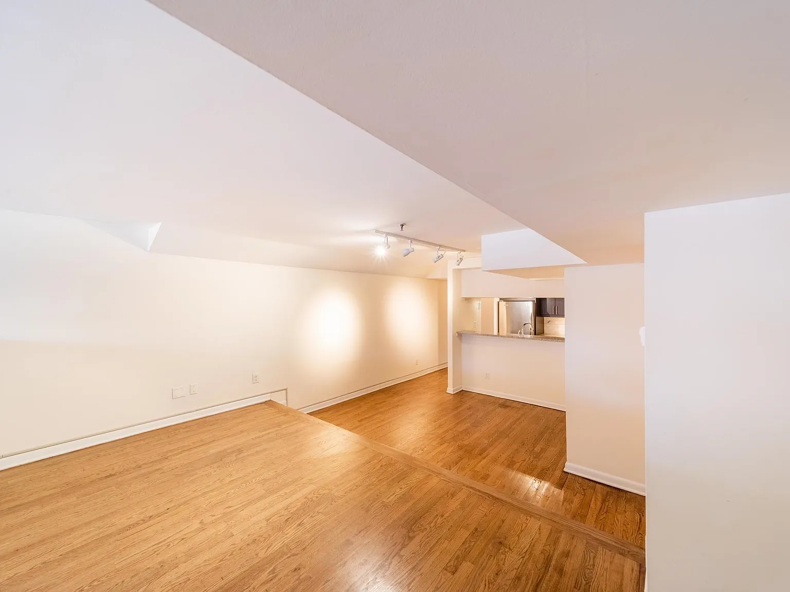 1 bed, 1.0 bath, 792 sqft, $2,700 — Photo 3