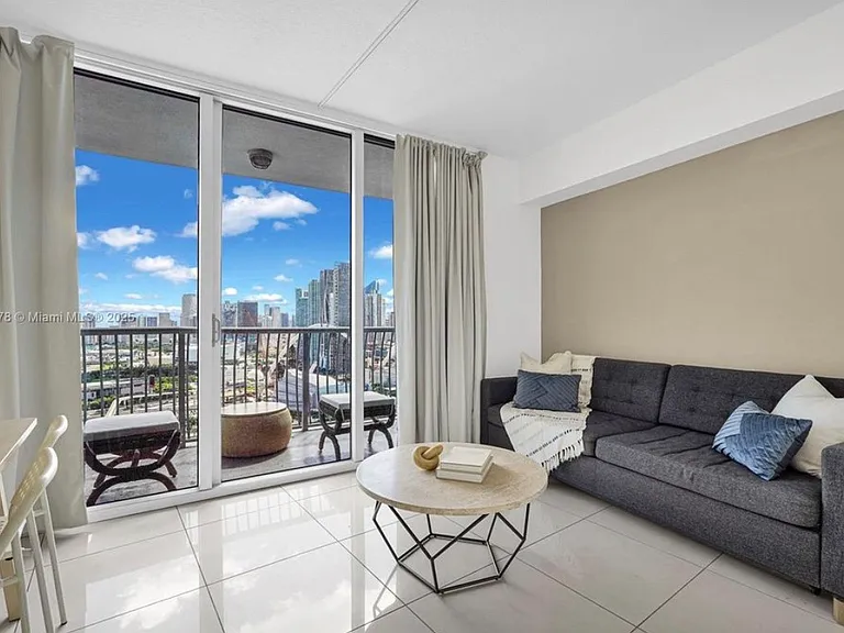 1750 N Bayshore Dr #3708 — Photo 2