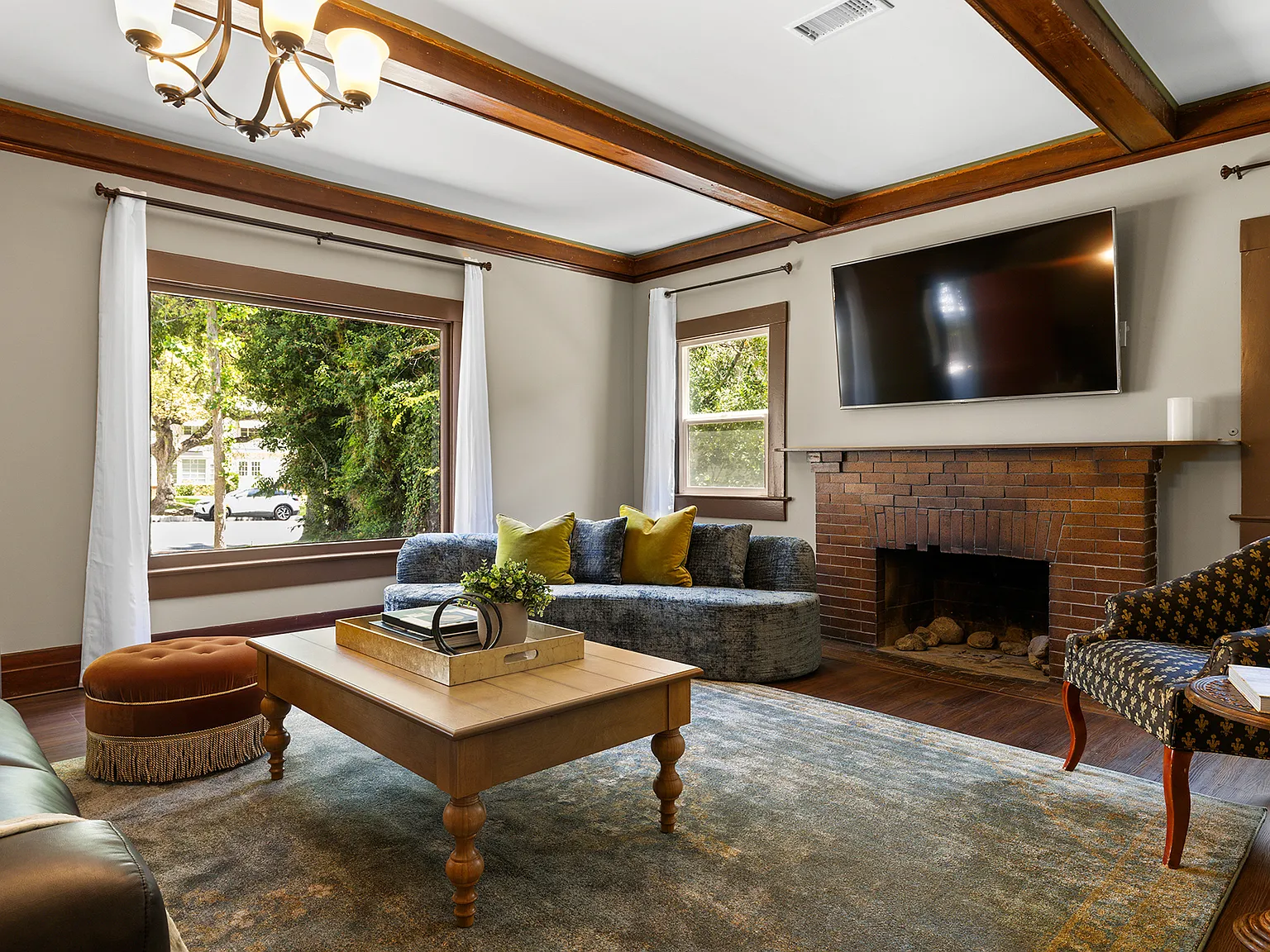 6 bed, 2600 sqft, $9,800 — Photo 3