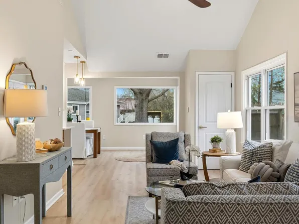 4937 Aspen St, Shady Side, MD 20764