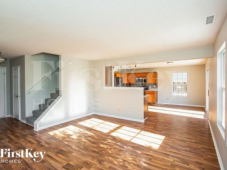 15358 Border Dr — Photo 4