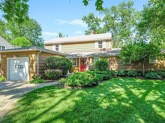 3rd image of 404 Arbana Dr