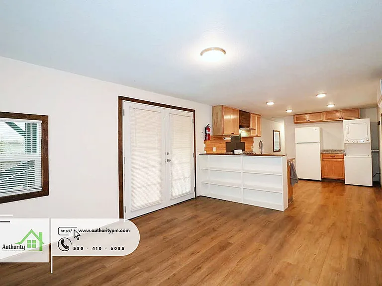 4083 Notre Dame Ave — Photo 11