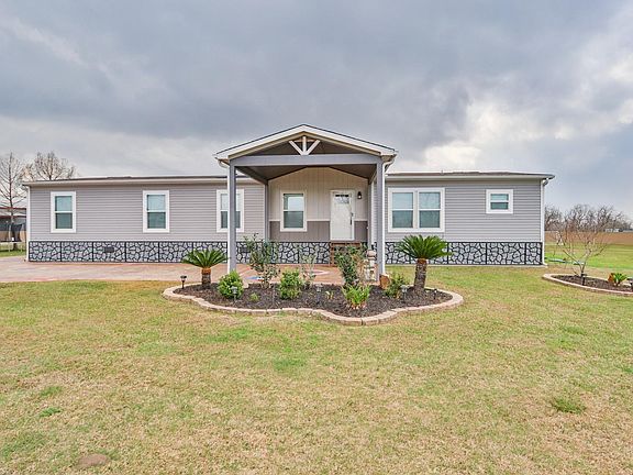 3rd image of 15211 Linda Ln